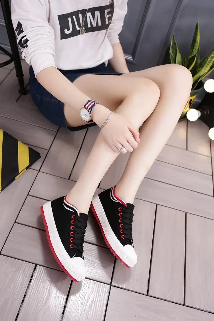 Casual canvas shoes
