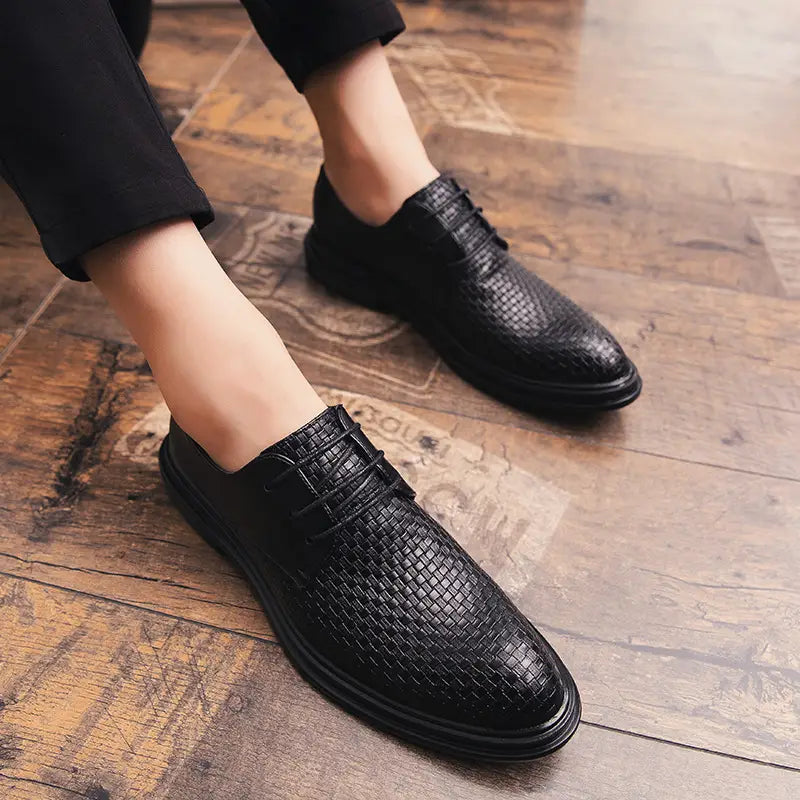 Pointed business shoes