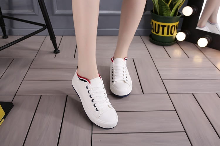 Casual canvas shoes