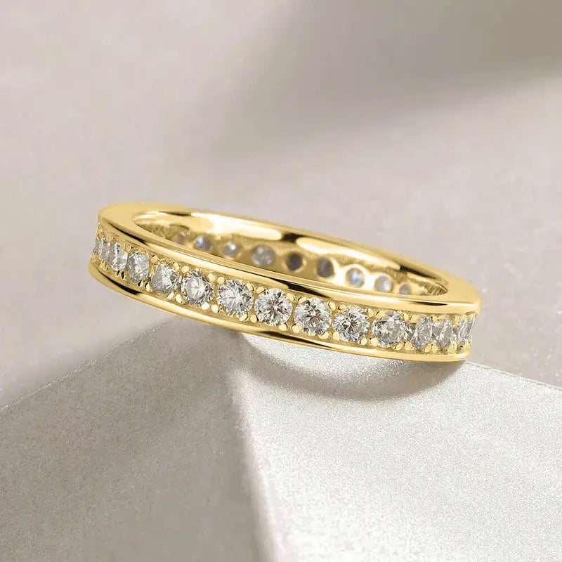 Women’s Full Diamond Ring With Shiny Fashion
