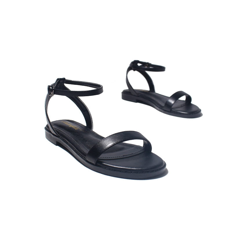 Un Mot Avec Des Sandales Plates Chaussures