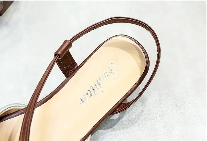 Girls Wear Flat Sandals Outside Their Hearts