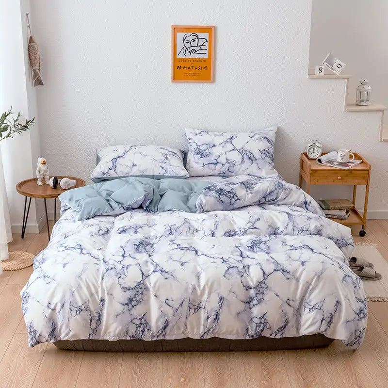 Marble-patterned bedding set featuring quilt, duvet cover, and pillow cases.