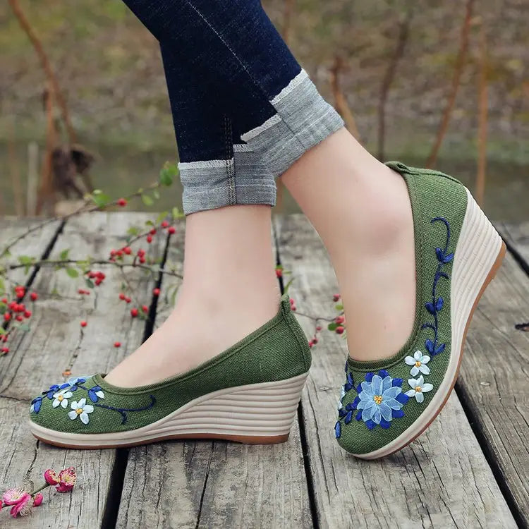 Women’s canvas shoes