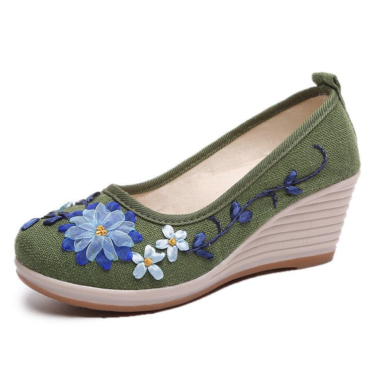 Women’s canvas shoes