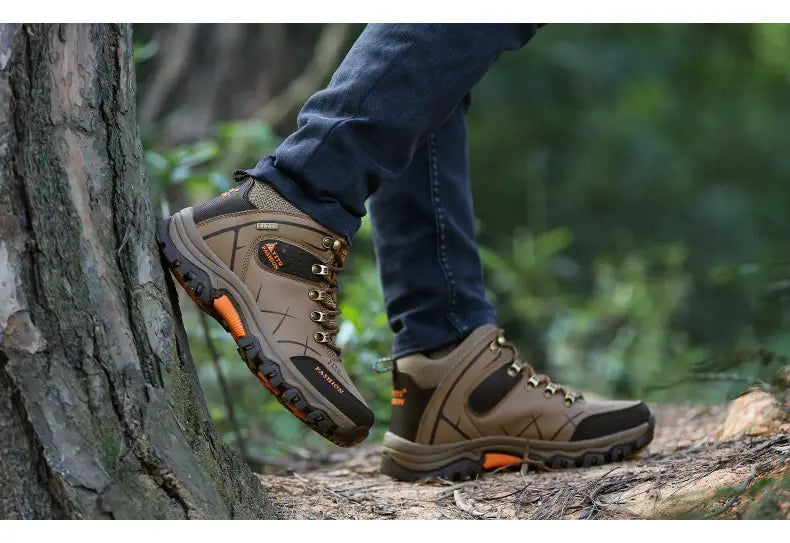 High-top non-slip hiking shoes