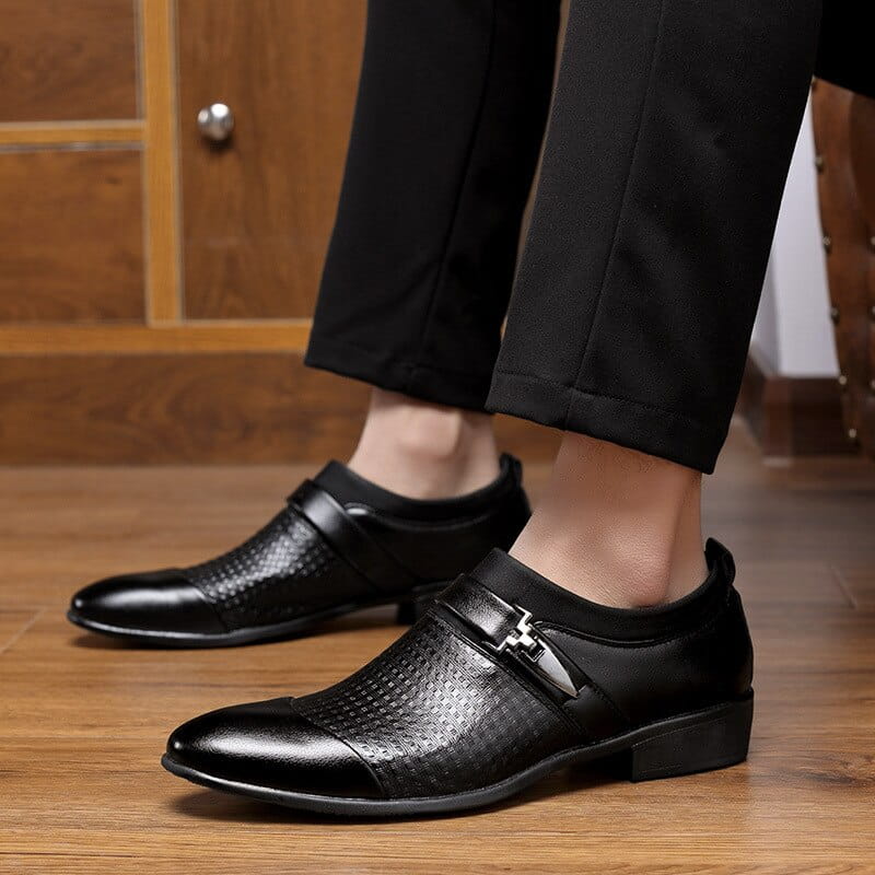 Single pointed shoes