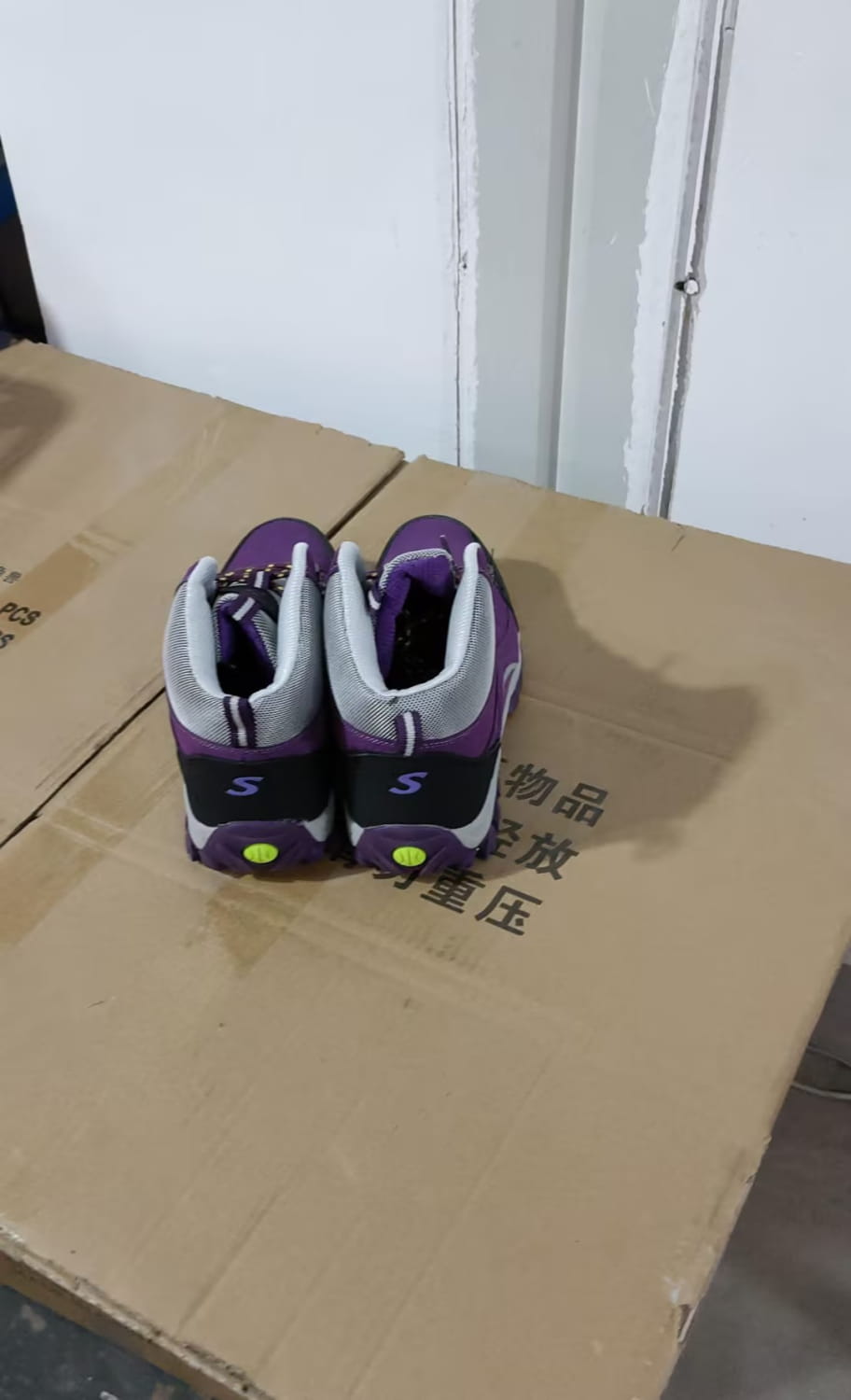 Hi-top hiking shoes