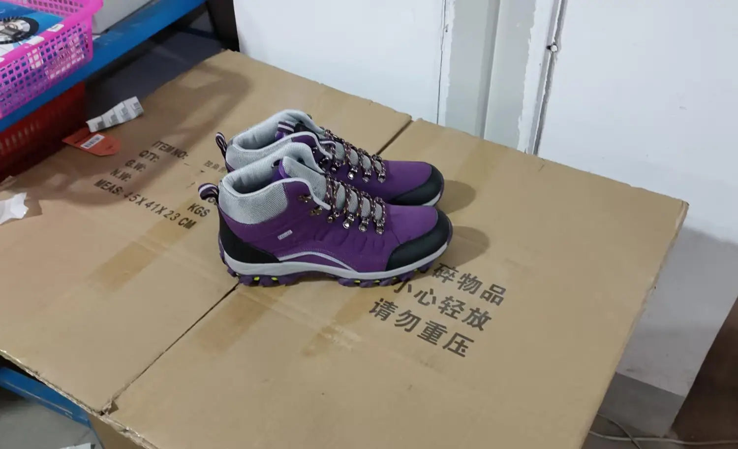 Hi-top hiking shoes