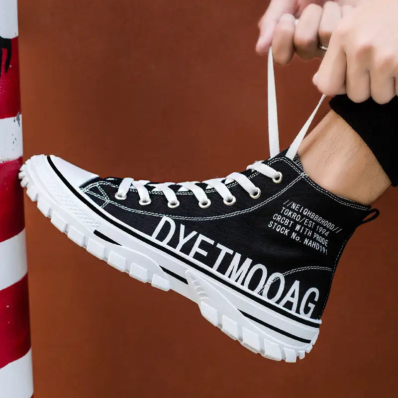 Men’s casual canvas shoes