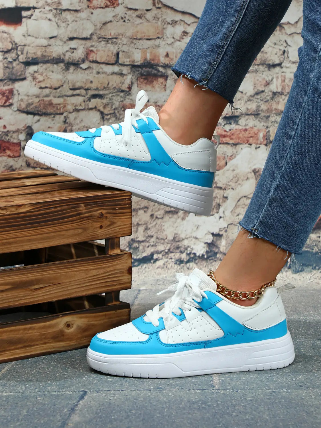 Ins European And American Fashion Platform Couple’s Soft Bottom Comfortable Board Shoes Can Be Tie Up