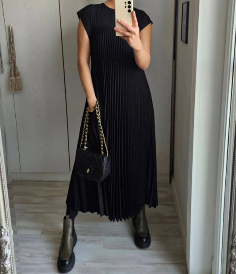 Short Sleeve Pleated Long Dress Summer Round Neck Dress Women’s Clothing