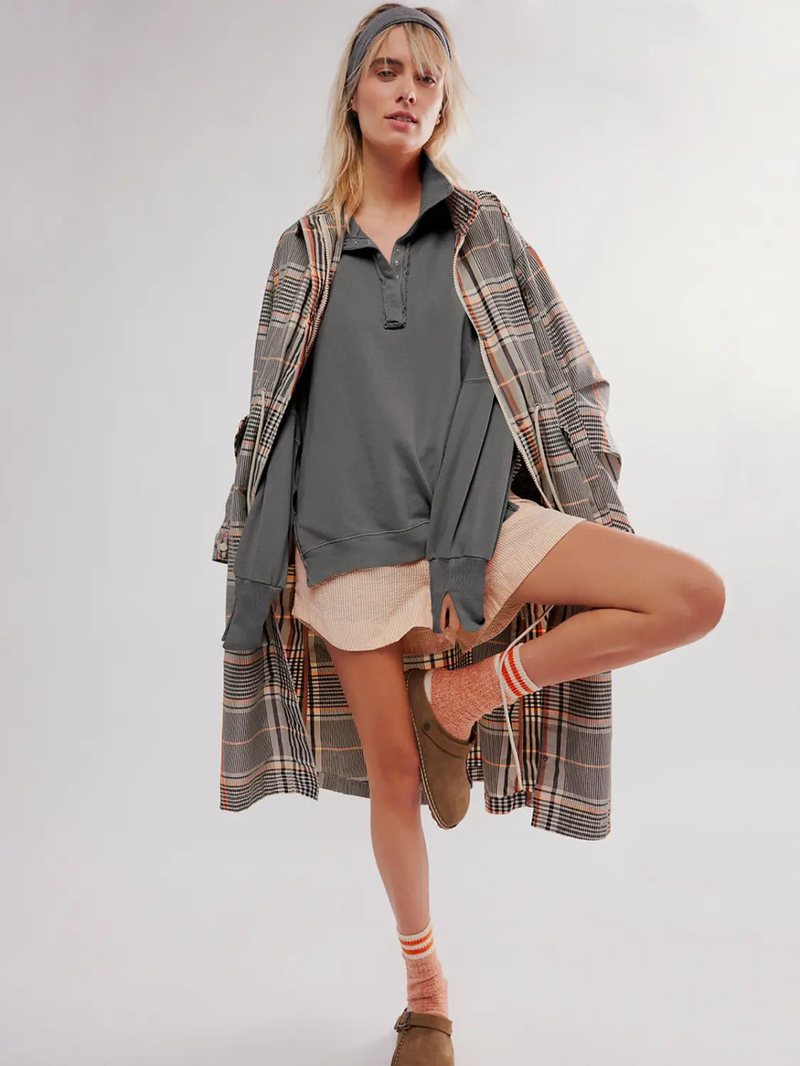 Women’s Lantern Sleeve Decorative Moulding Split Lapel Sweater