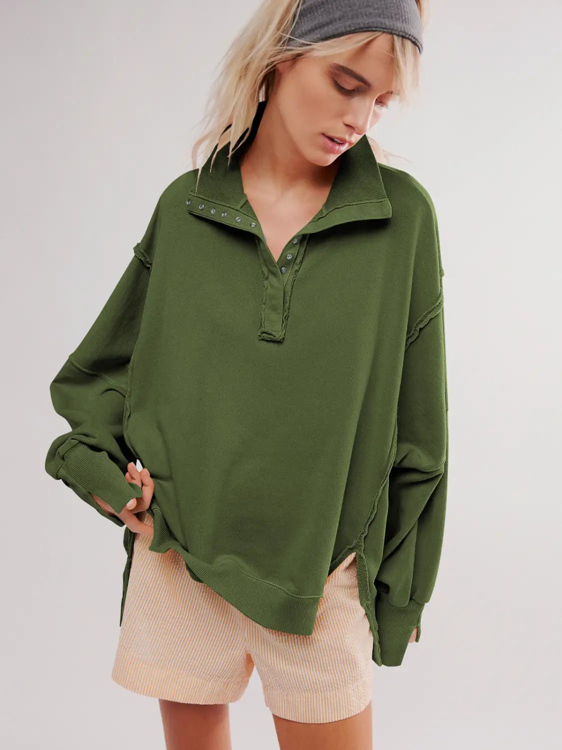 Women’s Lantern Sleeve Decorative Moulding Split Lapel Sweater