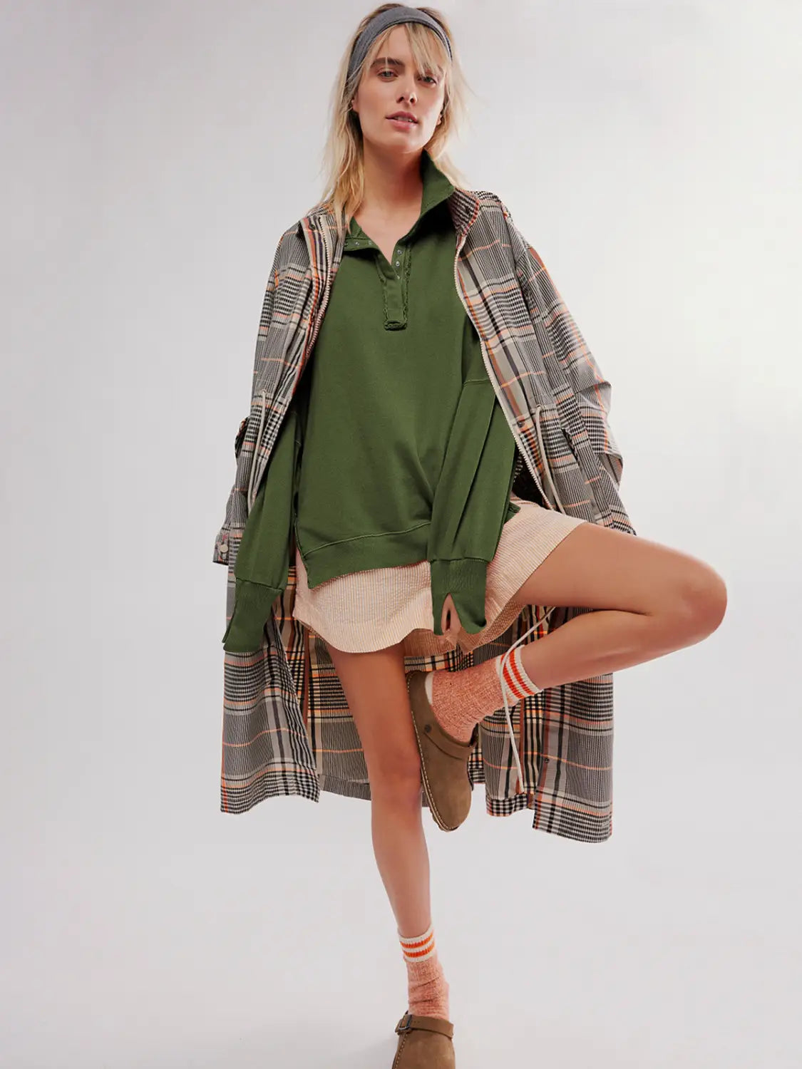 Women’s Lantern Sleeve Decorative Moulding Split Lapel Sweater