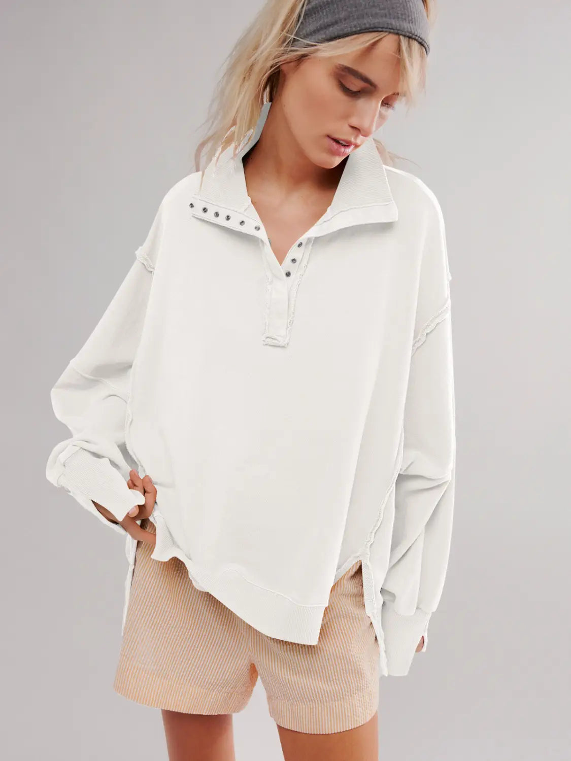 Women’s Lantern Sleeve Decorative Moulding Split Lapel Sweater
