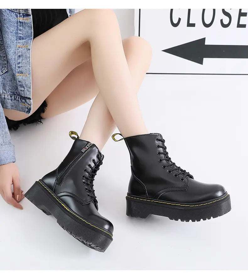 Muffin Bottom Lace-up Motorcycle Boots