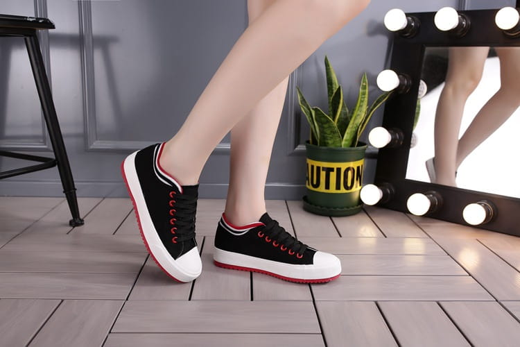 Casual canvas shoes