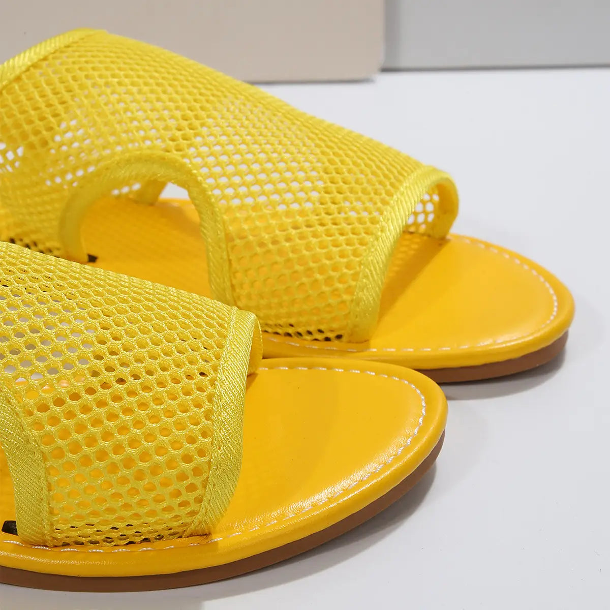 New Mesh Sandals Summer Casual Breathable Flat Shoes For Women Men Beach Shoes