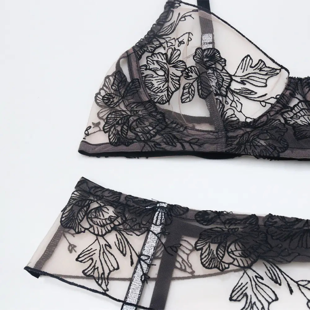 Fashion Ladies Embroidered Polyester Underwear Set