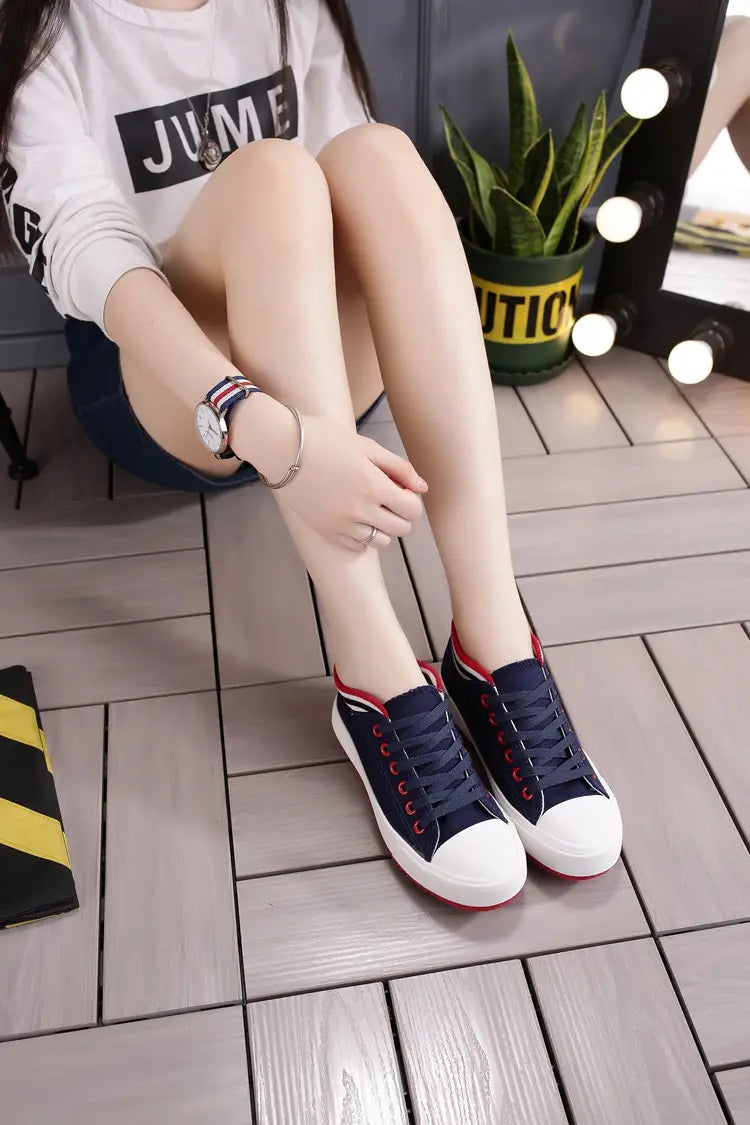 Casual canvas shoes