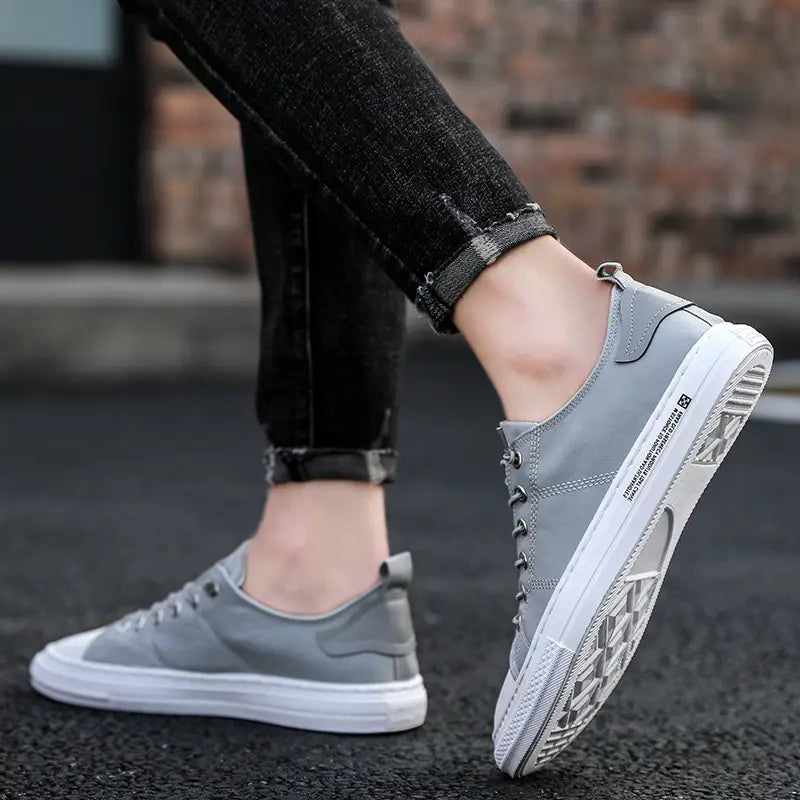 Men’s flat casual canvas shoes