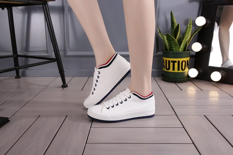 Casual canvas shoes
