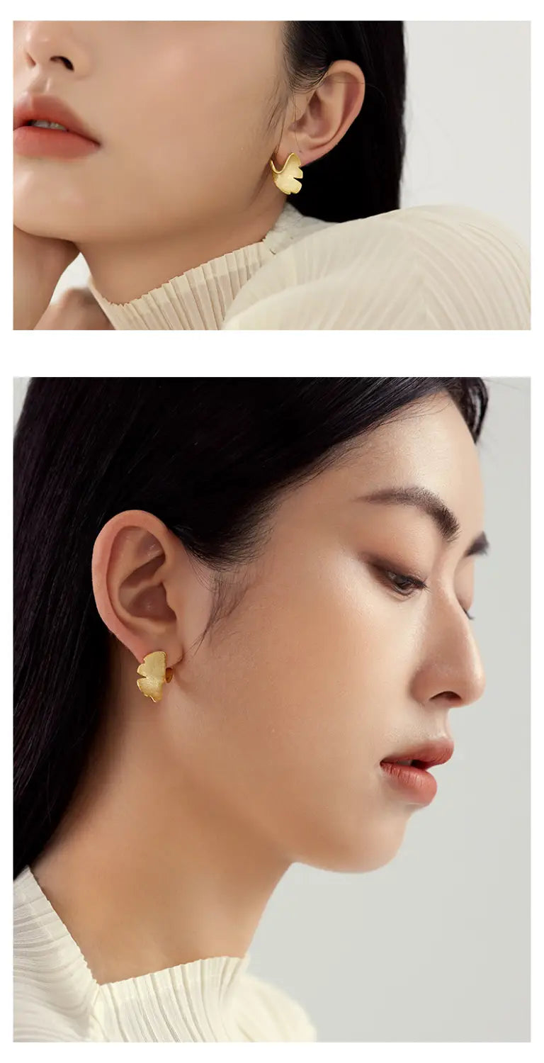 Golden flower earrings in 925 Sterling Silver, plated with 14k gold for elegance.