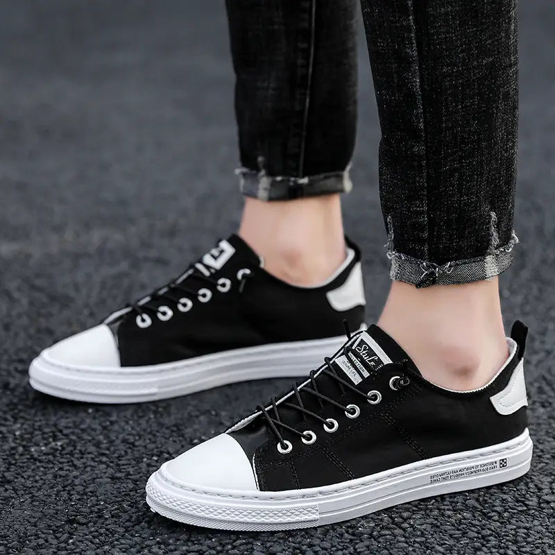 Men’s flat casual canvas shoes
