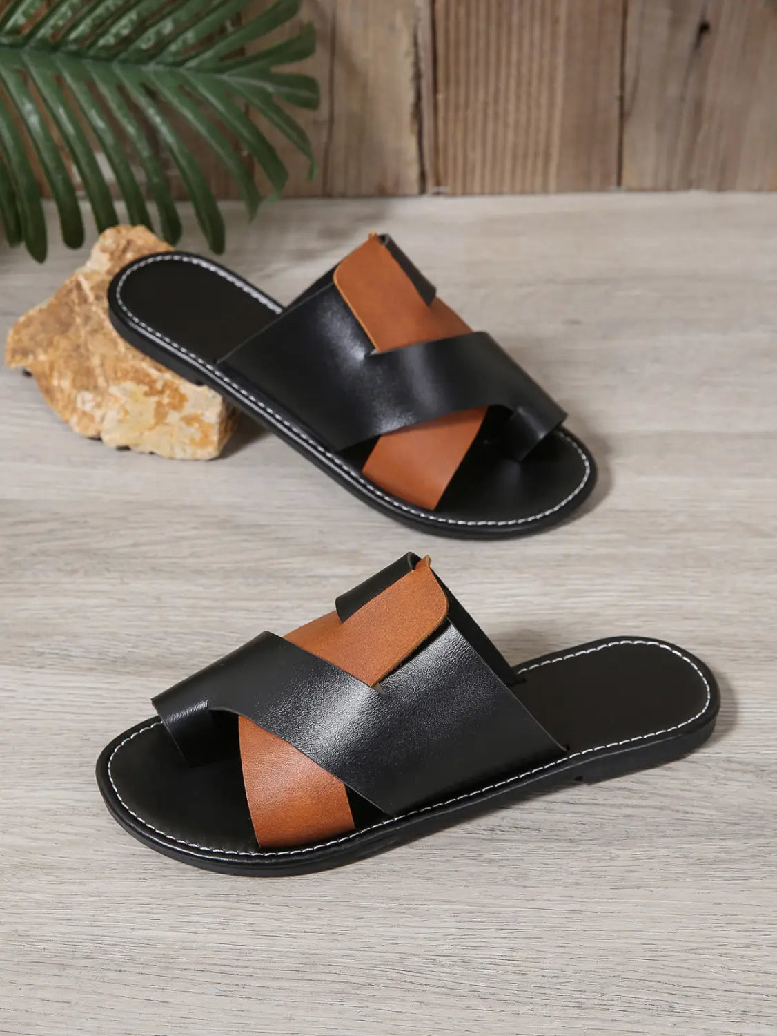 Color Matching Toe Covering Flat Slippers