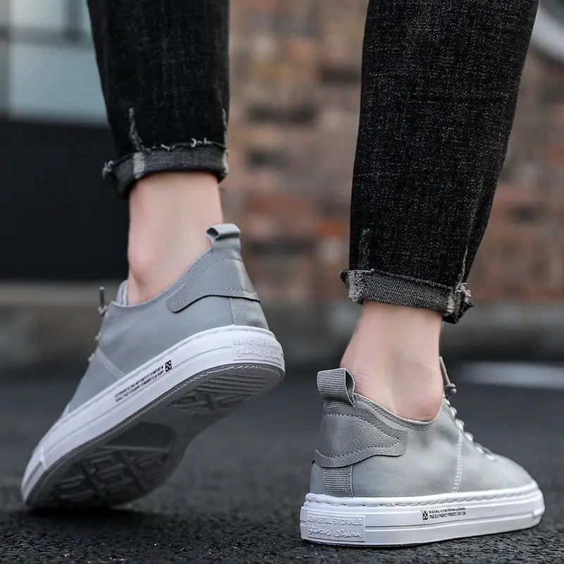Men’s flat casual canvas shoes