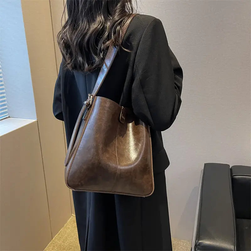 Large-capacity Bucket Fashion Women’s Cross-body Bag Fashion Womens Shoulder Bag Autumn And Winter Handbag