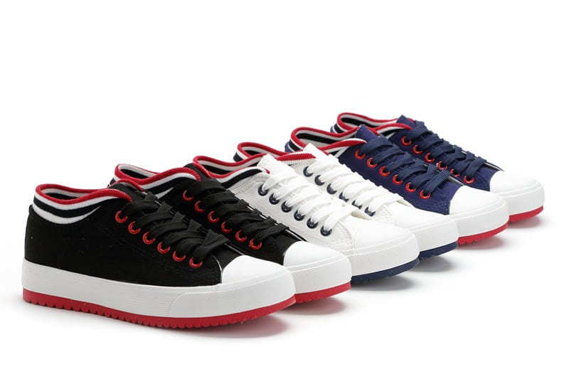 Casual canvas shoes
