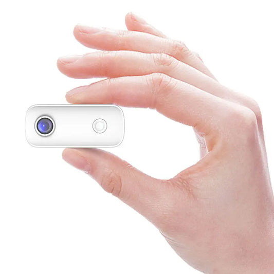 Action camera diving under the camera - Beyond Trends Hub 