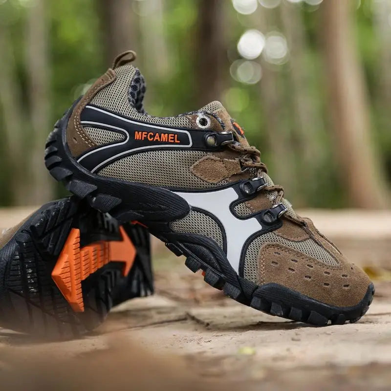 Outdoor men’s hiking shoes four seasons camping