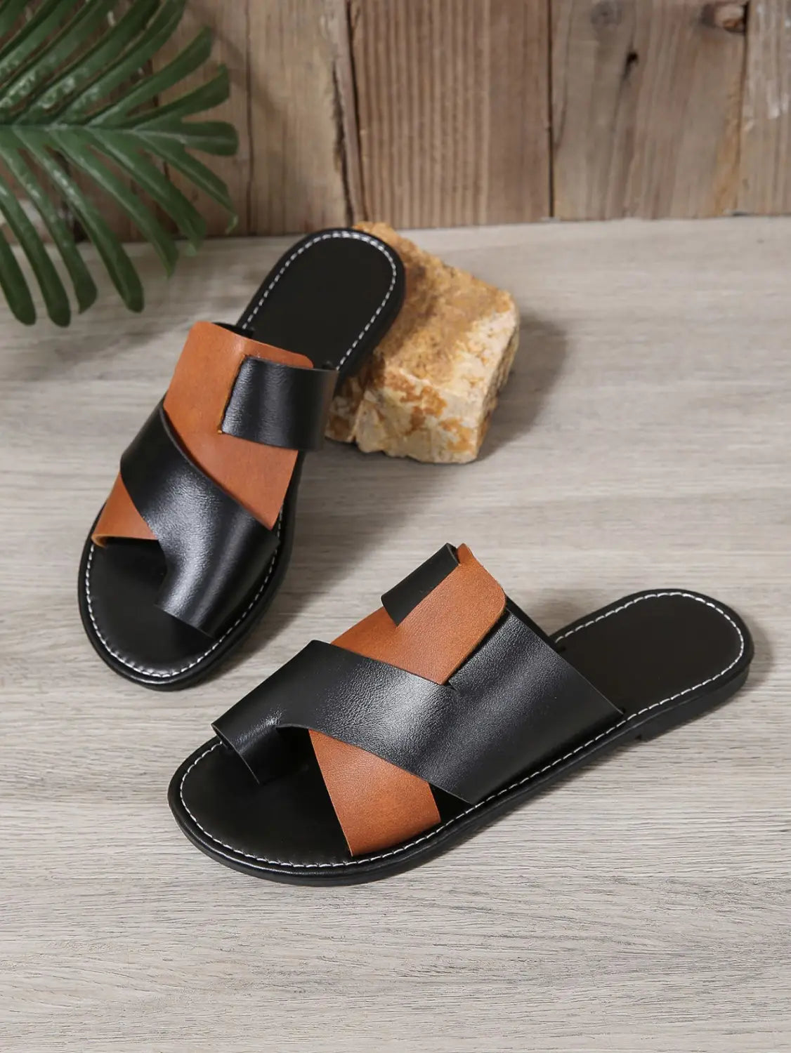 Color Matching Toe Covering Flat Slippers