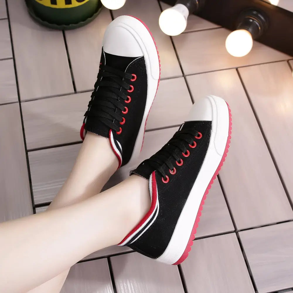 Casual canvas shoes