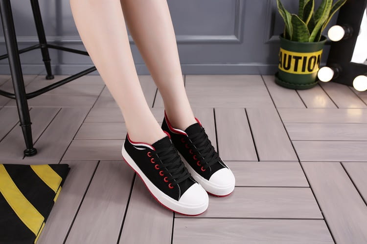 Casual canvas shoes