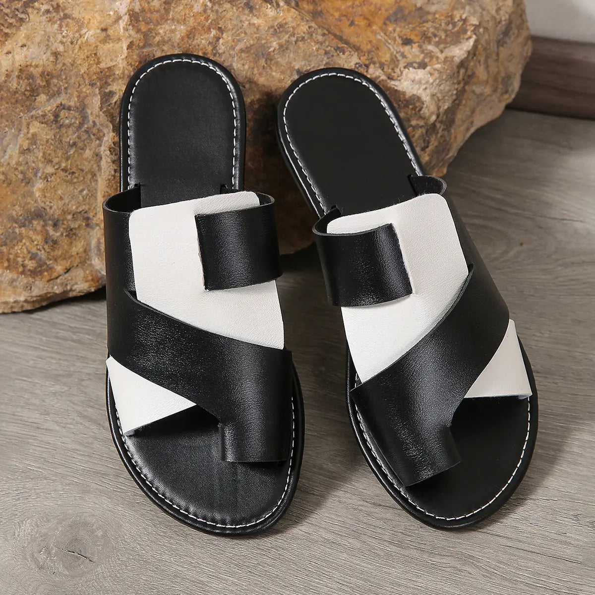 Color Matching Toe Covering Flat Slippers