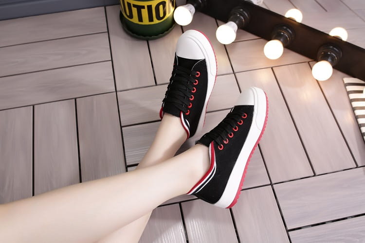 Casual canvas shoes