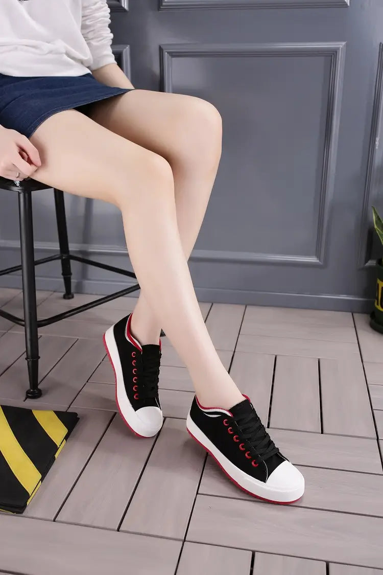 Casual canvas shoes