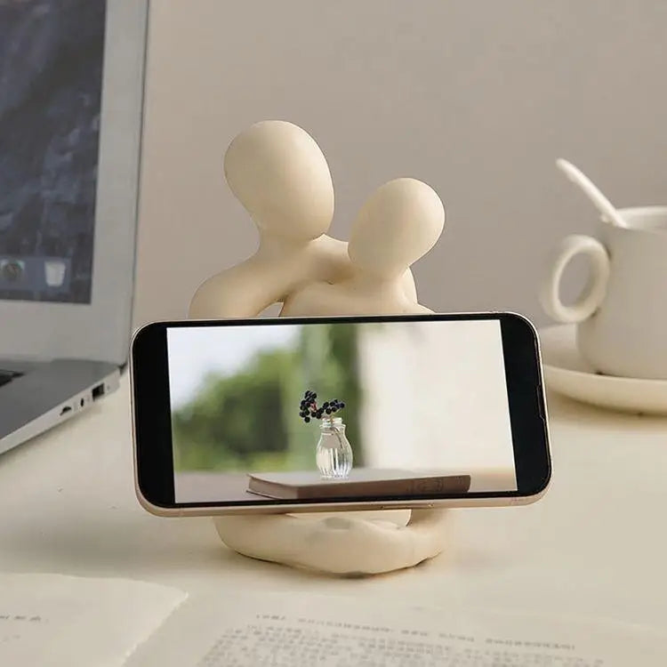 Heartwarming Loving Couple Resin Statue - A Timeless Modern Home Decor Accent For Bookshelves Office Desks