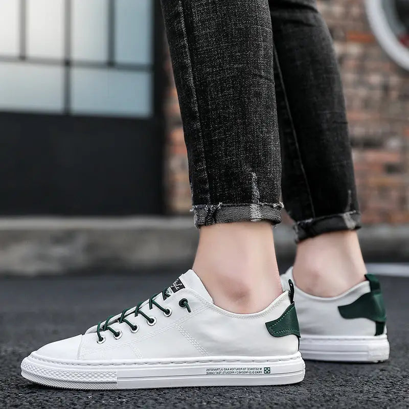 Men’s flat casual canvas shoes