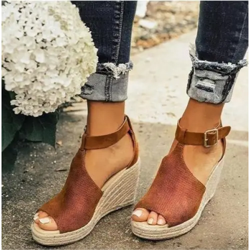 Straw wedge sandals