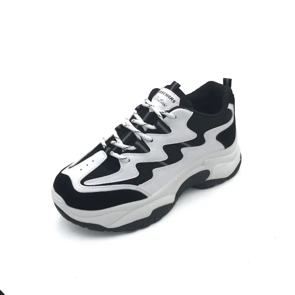 Woman outdoor running shoes Beyond Trends Hub