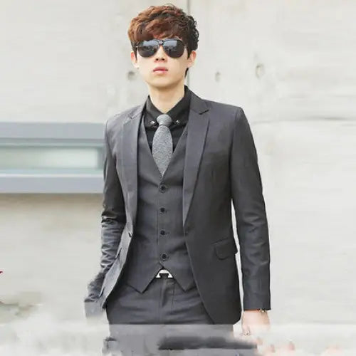Young men in slim suits - Dark grey / 4XL