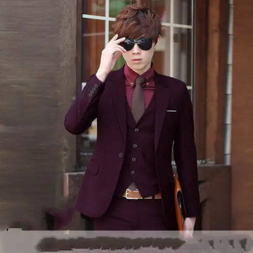 Young men in slim suits - Fuchsia / S
